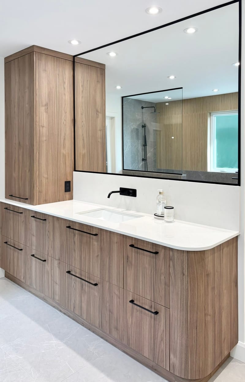 La Sculpturale — Baño