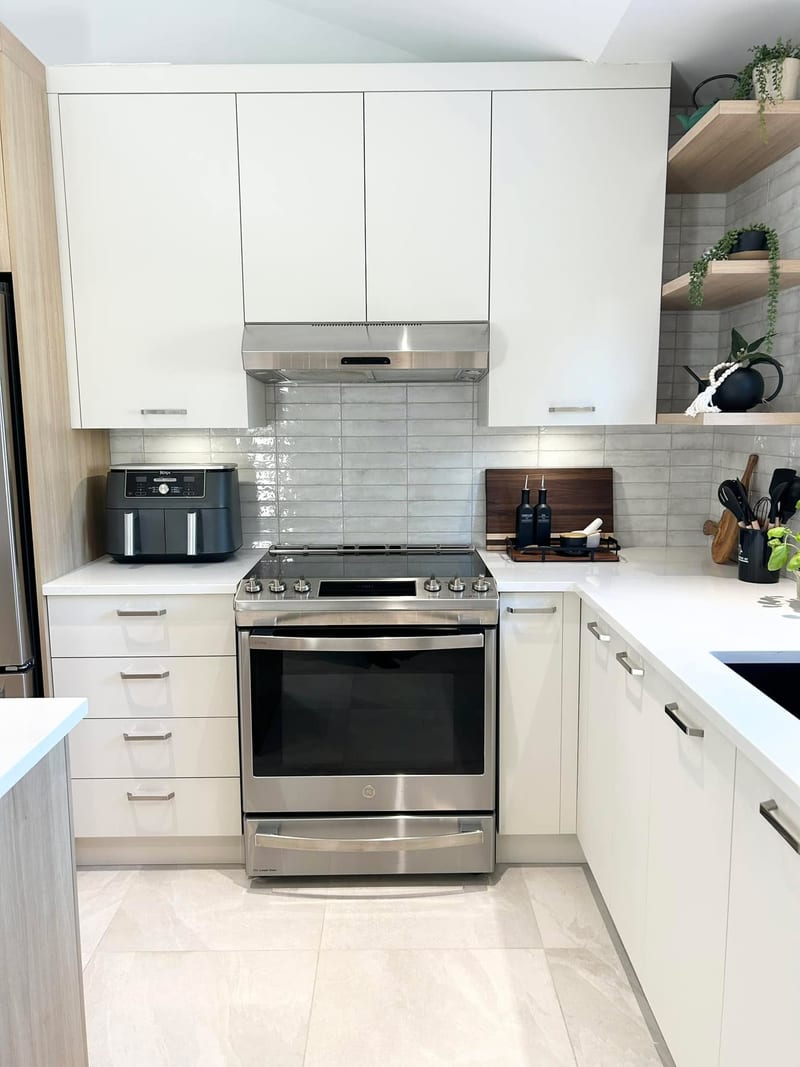 L'Éclaircie — Kitchen