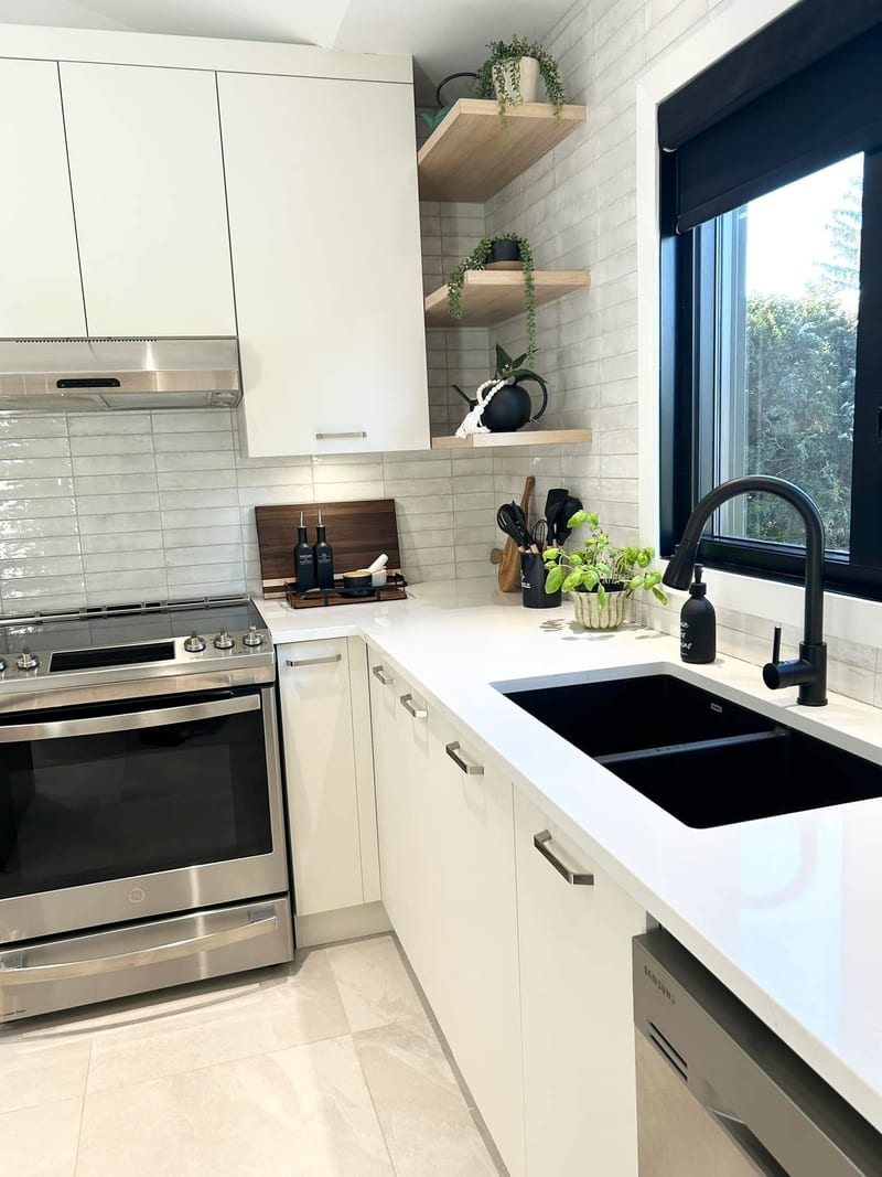 L'Éclaircie — Kitchen